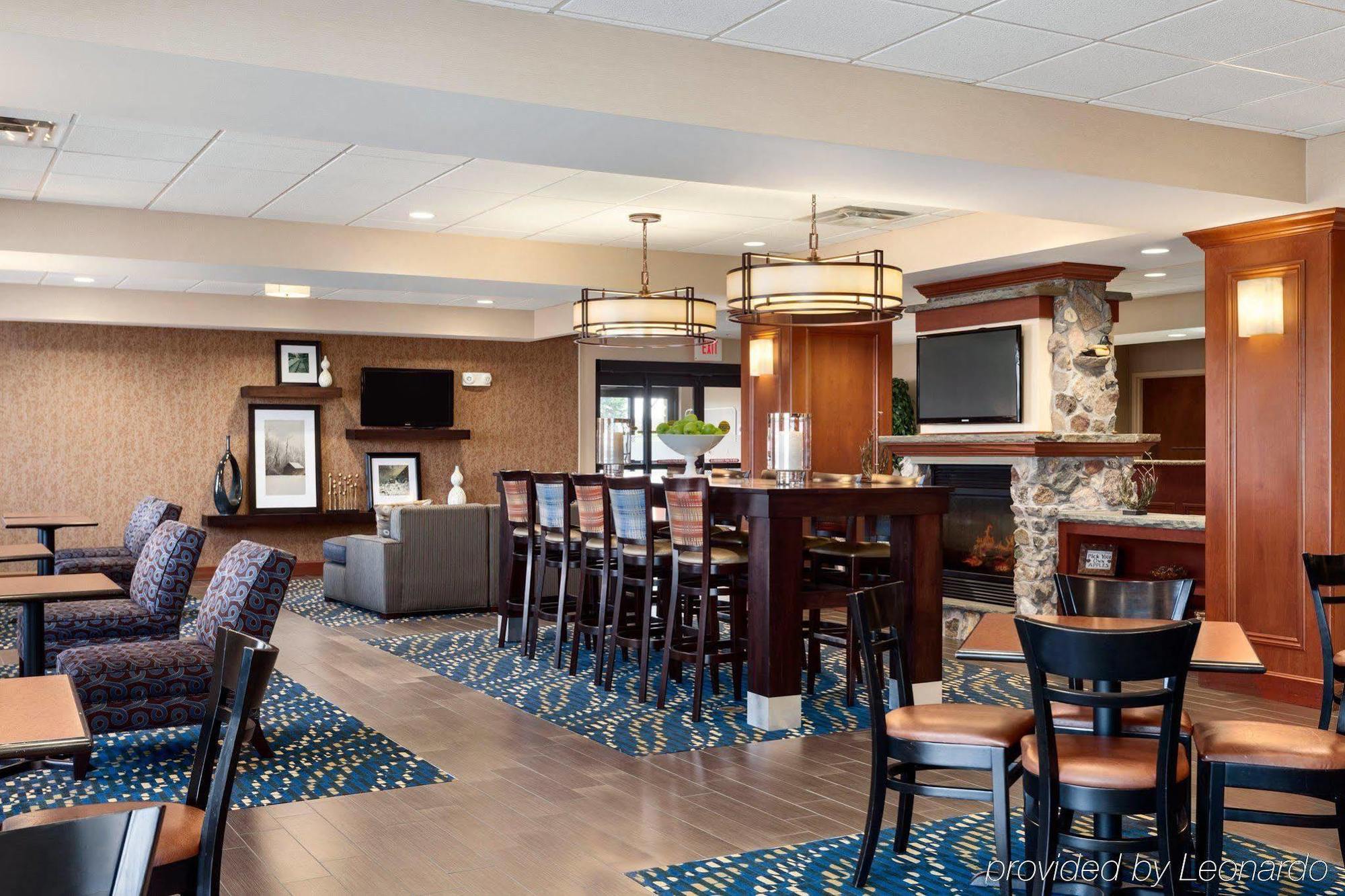 Hampton Inn Watertown Eksteriør billede